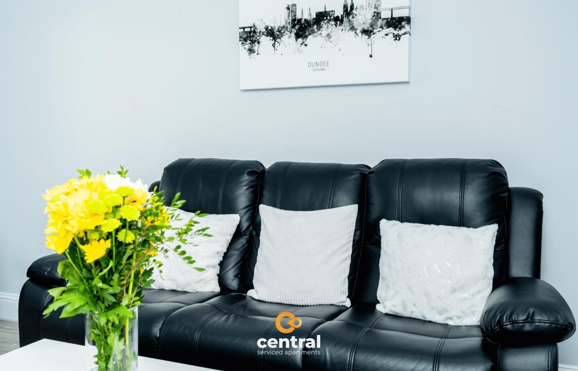 Central Serviced Apartments - 2 Bedroom - Ground Floor - Monthly & Weekly Bookings Welcome - Free Street Parking - 2 Double Beds - Wifi - Smart Tvs In Rooms - Fully Equipped - Heating 24-7 - Contractor & Short Stay Favourite Dundee Exterior foto